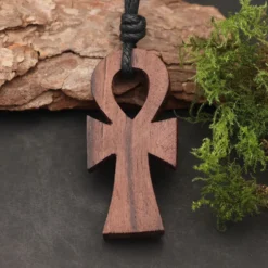 Ankh Holzschmuck Kettenanhänger Handarbeit