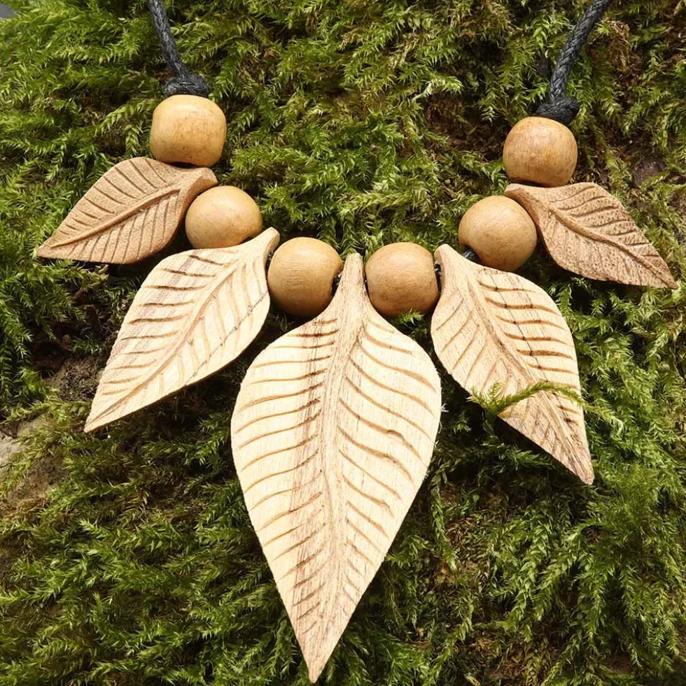 Blätter Holzschmuck weißes Holz Kettenanhänger