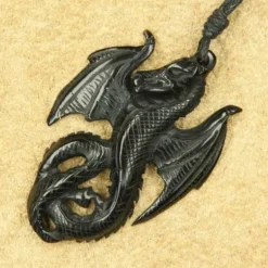 Drache Schmuck Kettenanhänger aus Horn