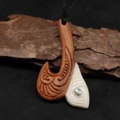 Exklusiver Maori Anhänger Duo Holz Knochen Komposition Halskette