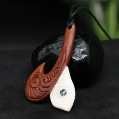 Exklusiver Maori Anhänger Duo Holz Knochen Komposition Halskette