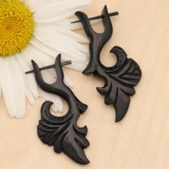 Fantasie Horn Ohrschmuck von Hand gefertigt (Paar)