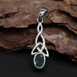 Feiner Anhänger keltischer Knoten mit Blauer Topas Zirkonia gefasst 925 Silber
