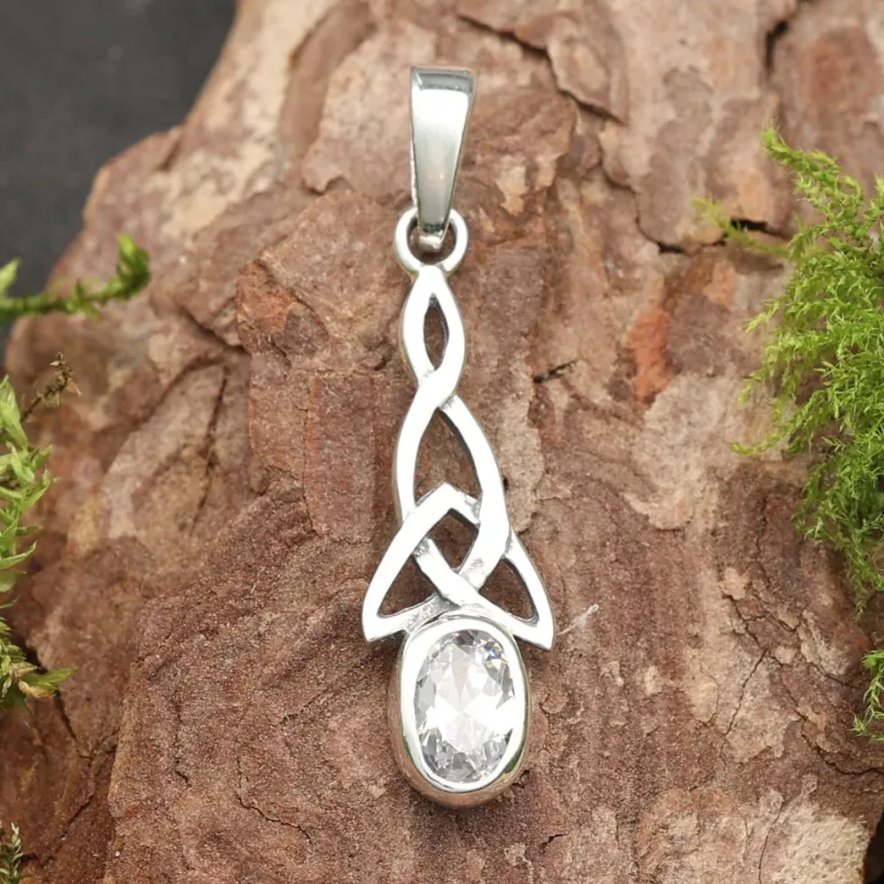 Feiner Anhänger keltischer Knoten mit Zirkonia glasklar Kristall gefasst 925 Silber