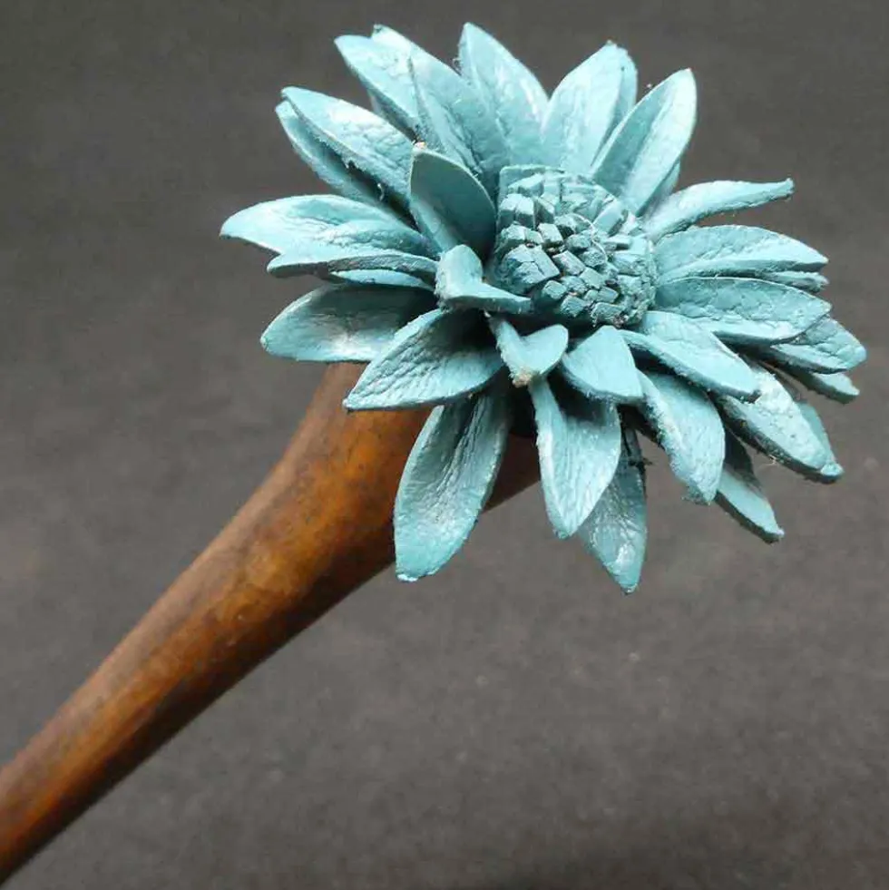 Haarstab Holz mit blauer Blume Haarschmuck für Hochsteckfrisuren