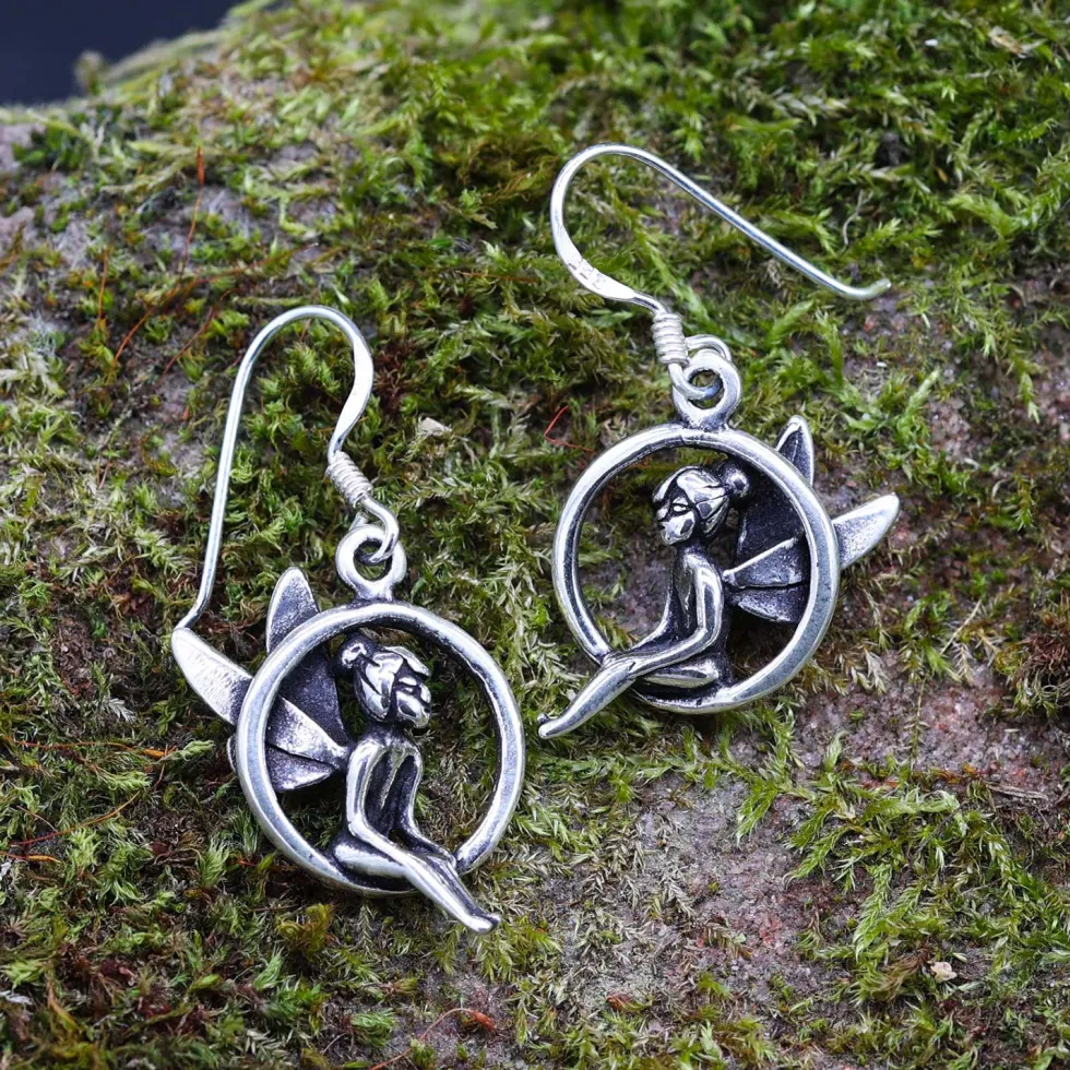 Kleine Fee Silber Ohrhänger Elfe im Kreis sitzend Ohrschmuck 925 Silber