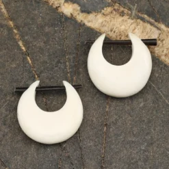 Knochencreole mit Hornstift Ohrschmuck Ohrring (Paar)