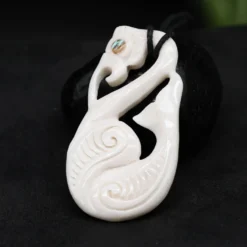 Maori Kette Anhänger Knochen mit Perlmutt Kunst Handwerk
