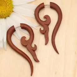 Matau Holzohrring Ohrschmuck Fake Piercing rotes Holz (Paar)