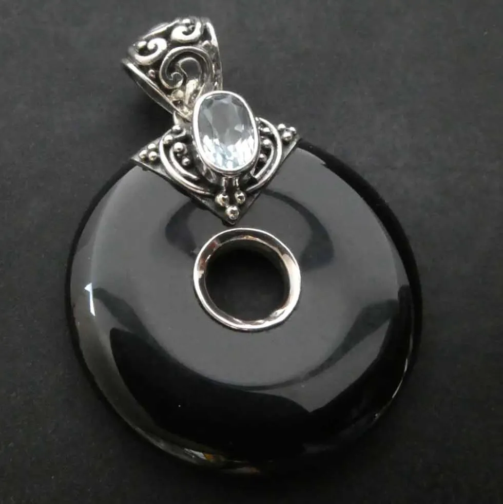 Onyx Donuts in Silber gefasst mit Blauer Topas 925 Silber