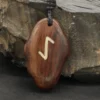 Rune Holz Schmuck eihwaz - älteres Futhark