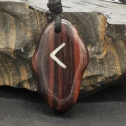 Rune Holz Schmuck kaunaz - älteres Futhark