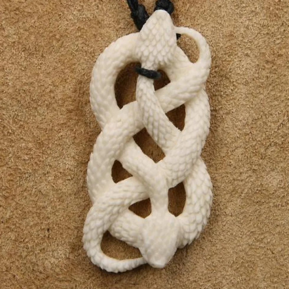 Schlangen Schmuck aus Knochen Kette