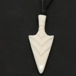 Schmuck Anhänger Pfeilspitze Handarbeit Kette geschnitzt