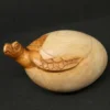 Schnitzerei Schildkröte im Ei