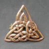 Triquetta Brosche Bronze Gewandnadel Schmuck Mittelalter