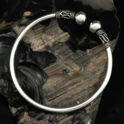 Verzierter Armreif Bali Kugeln Armschmuck 925 Silber Schlicht