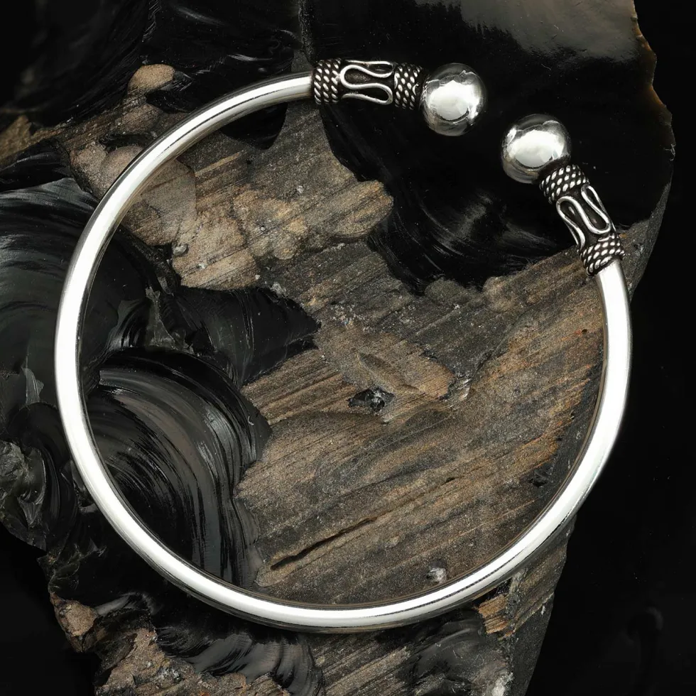 Verzierter Armreif Bali Kugeln Armschmuck 925 Silber Schlicht