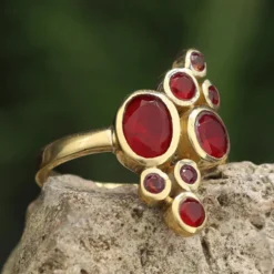 Zeitloser feiner Zirkonia Ring Damen Schmuck Messing Granat